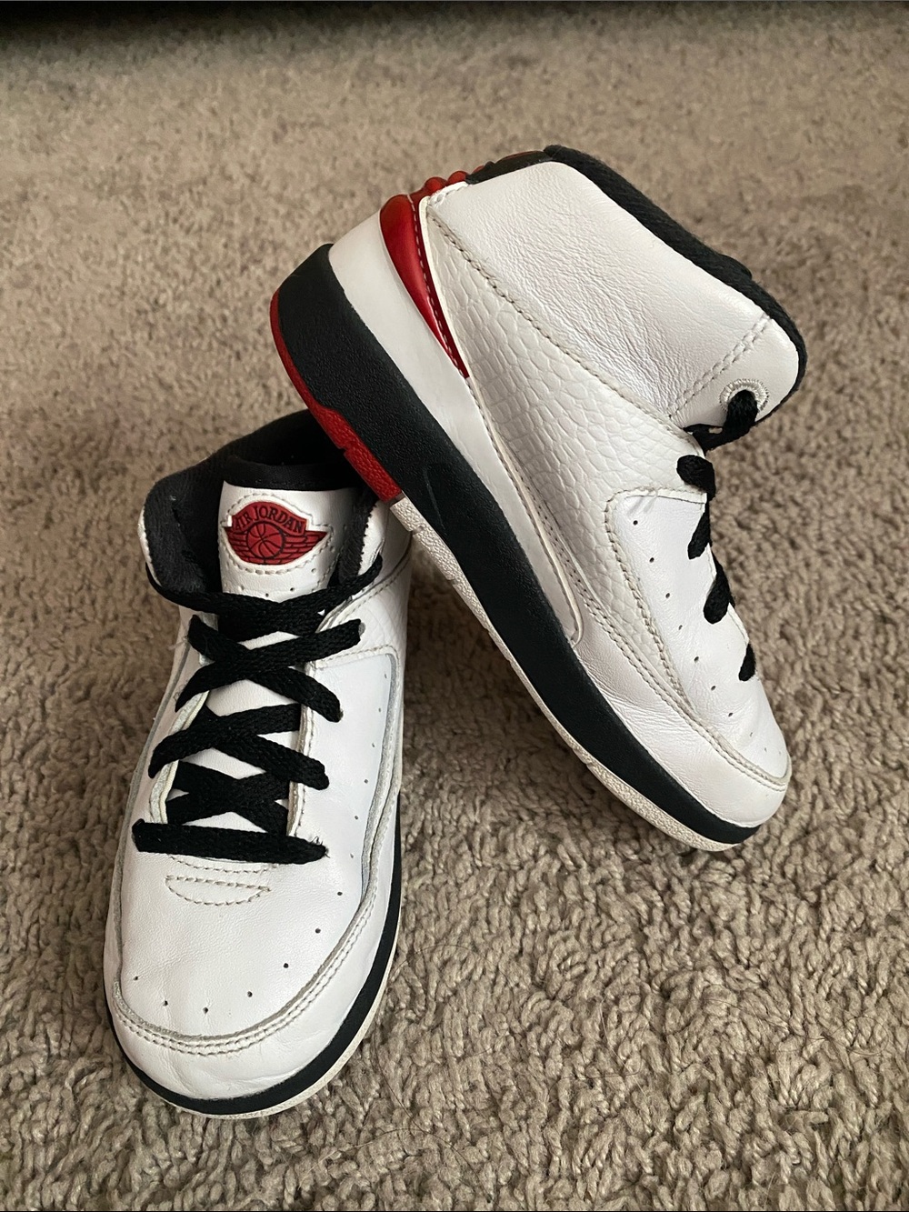 Air Jordan 2 retro OG White Black/Red mid top Basketball Sneakers size 10C